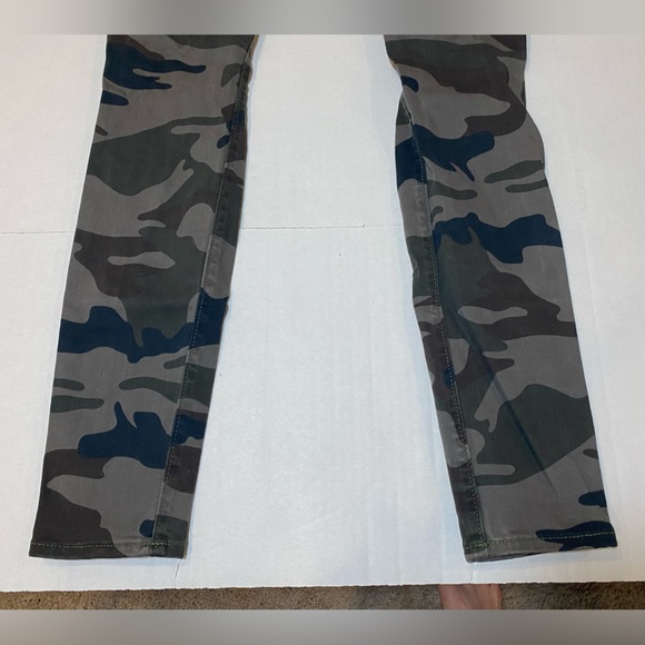 True Religion Camo Distressed Stretch Skinny Pants - Picture 10 of 10